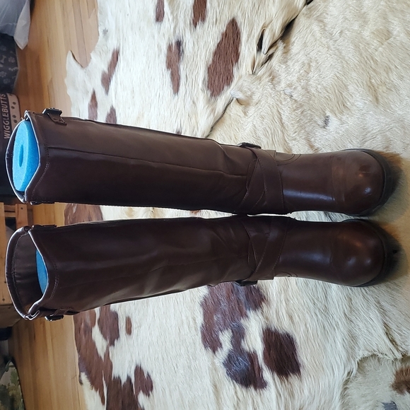 Knee High Boot - Picture 2 of 6